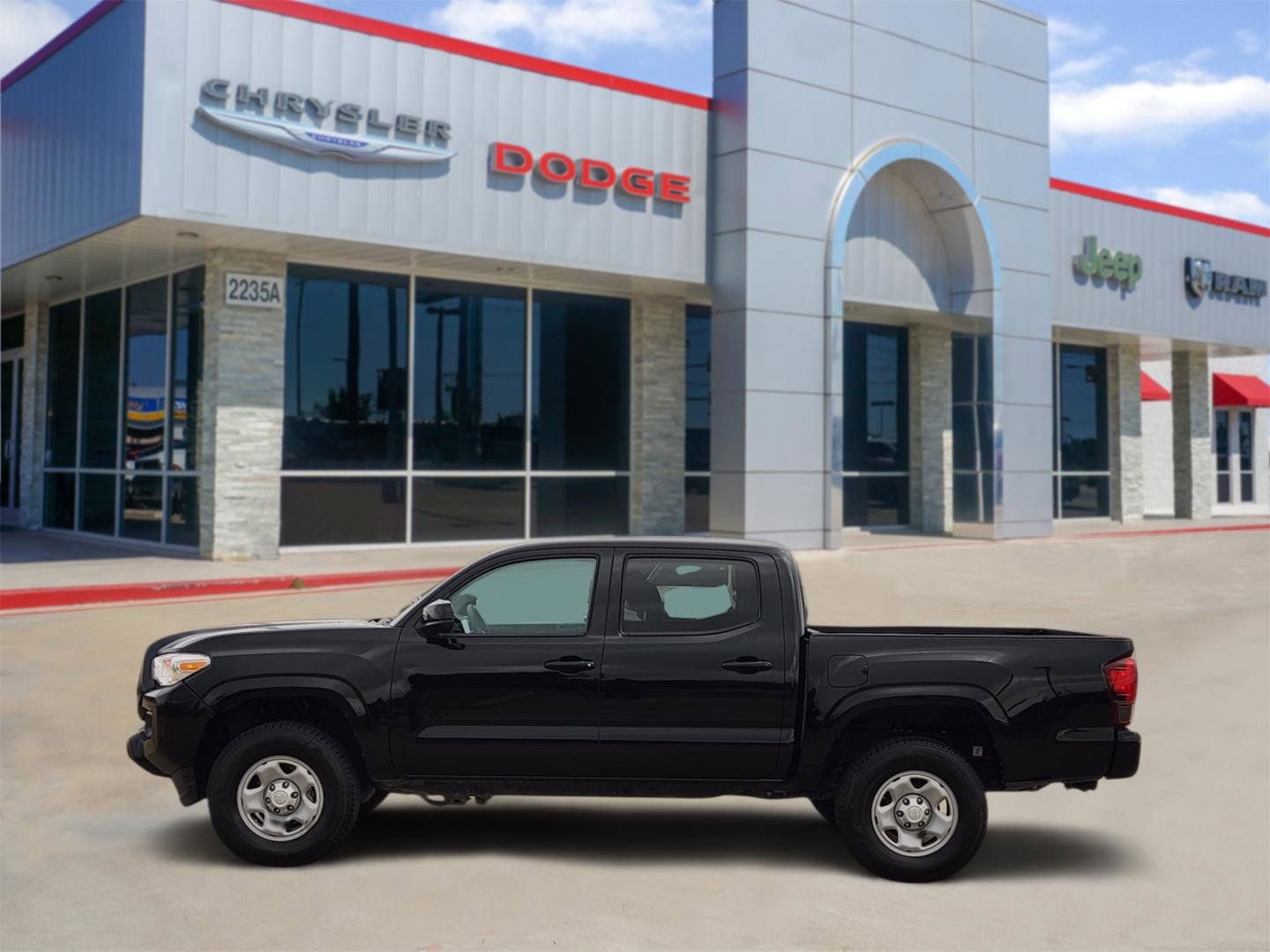 Used 2023 Toyota Tacoma SR video 2