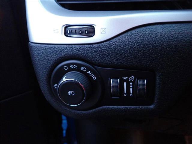 Used 2018 Jeep Cherokee Trailhawk w/ Cold Weather Group image 14