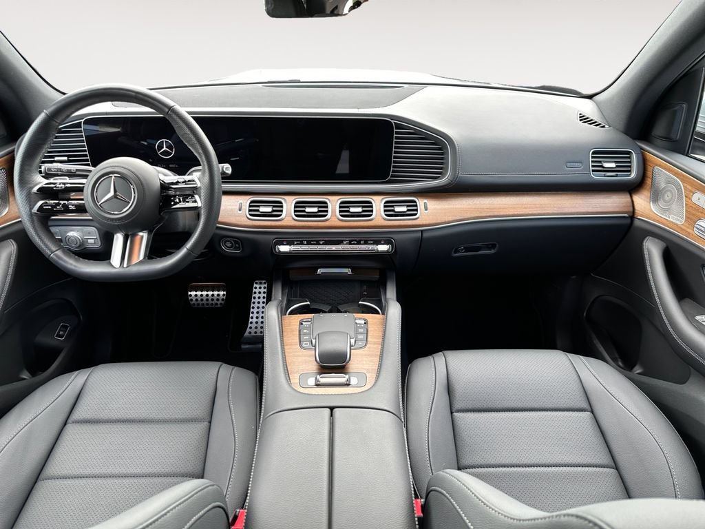 Used 2025 Mercedes-Benz GLS 450 4MATIC image 11