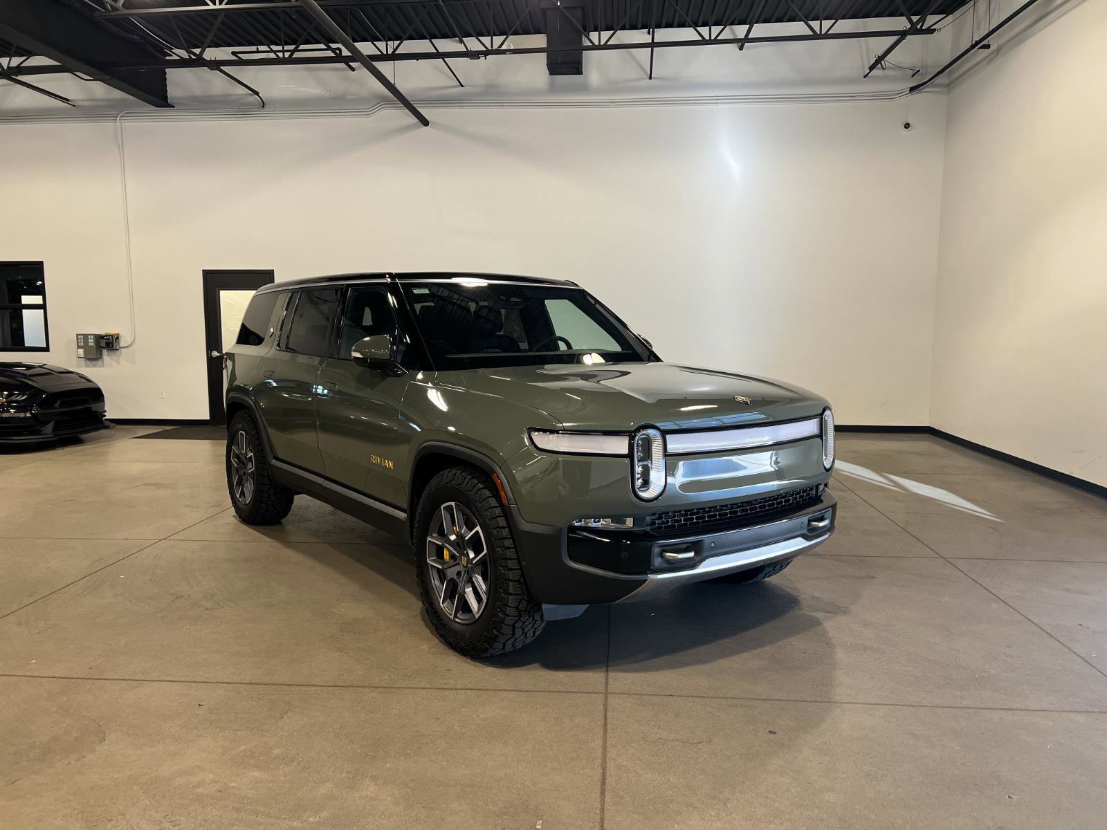 Used 2023 Rivian R1S Launch Edition image 1
