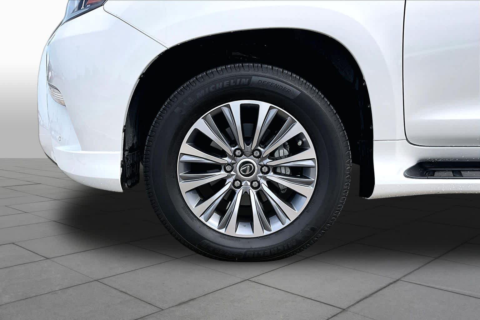 Used 2020 Lexus GX 460 Luxury w/ Accessory Package AWD/4WD image 11