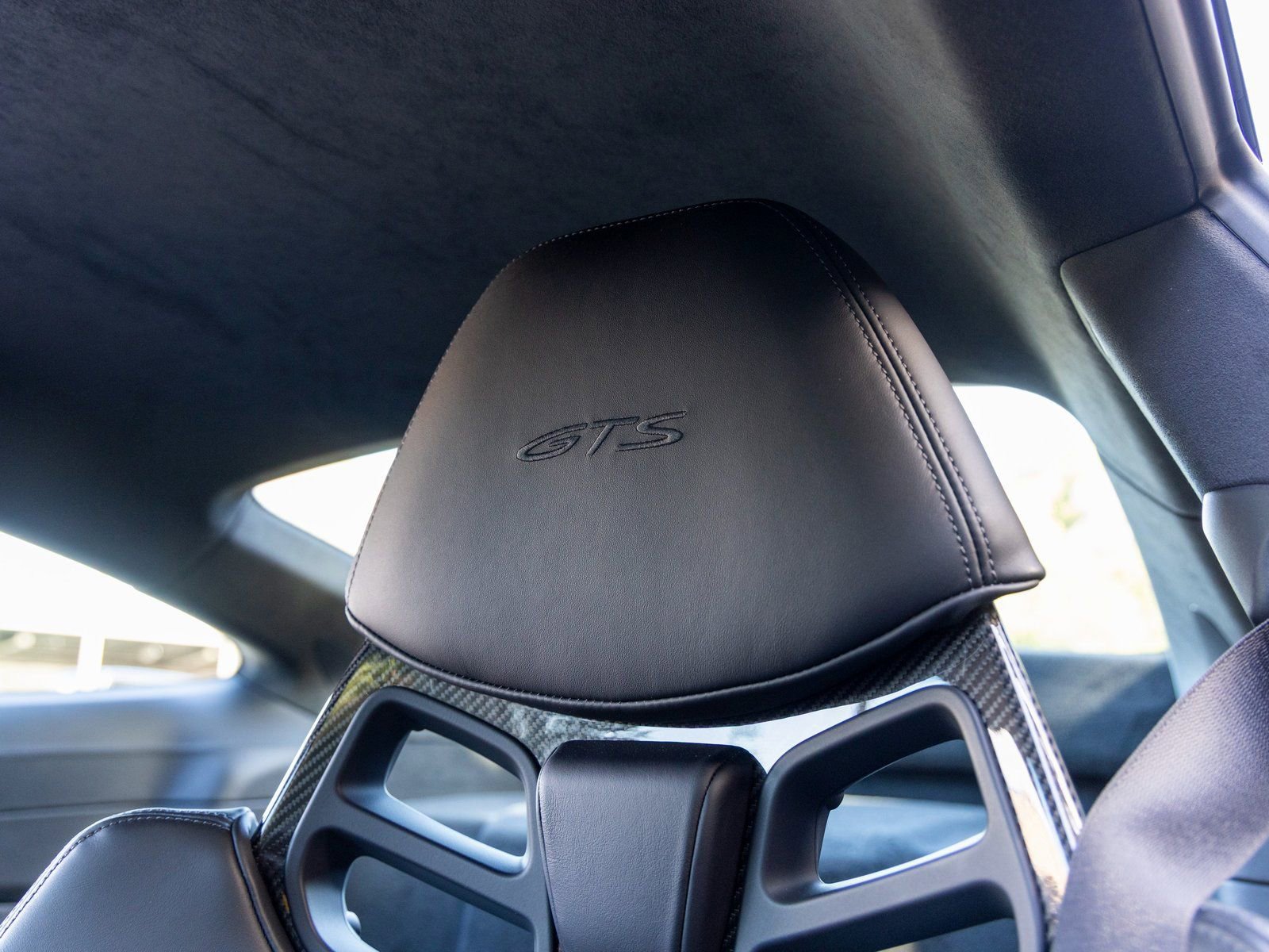 Certified 2025 Porsche 911 Carrera GTS RWD image 32