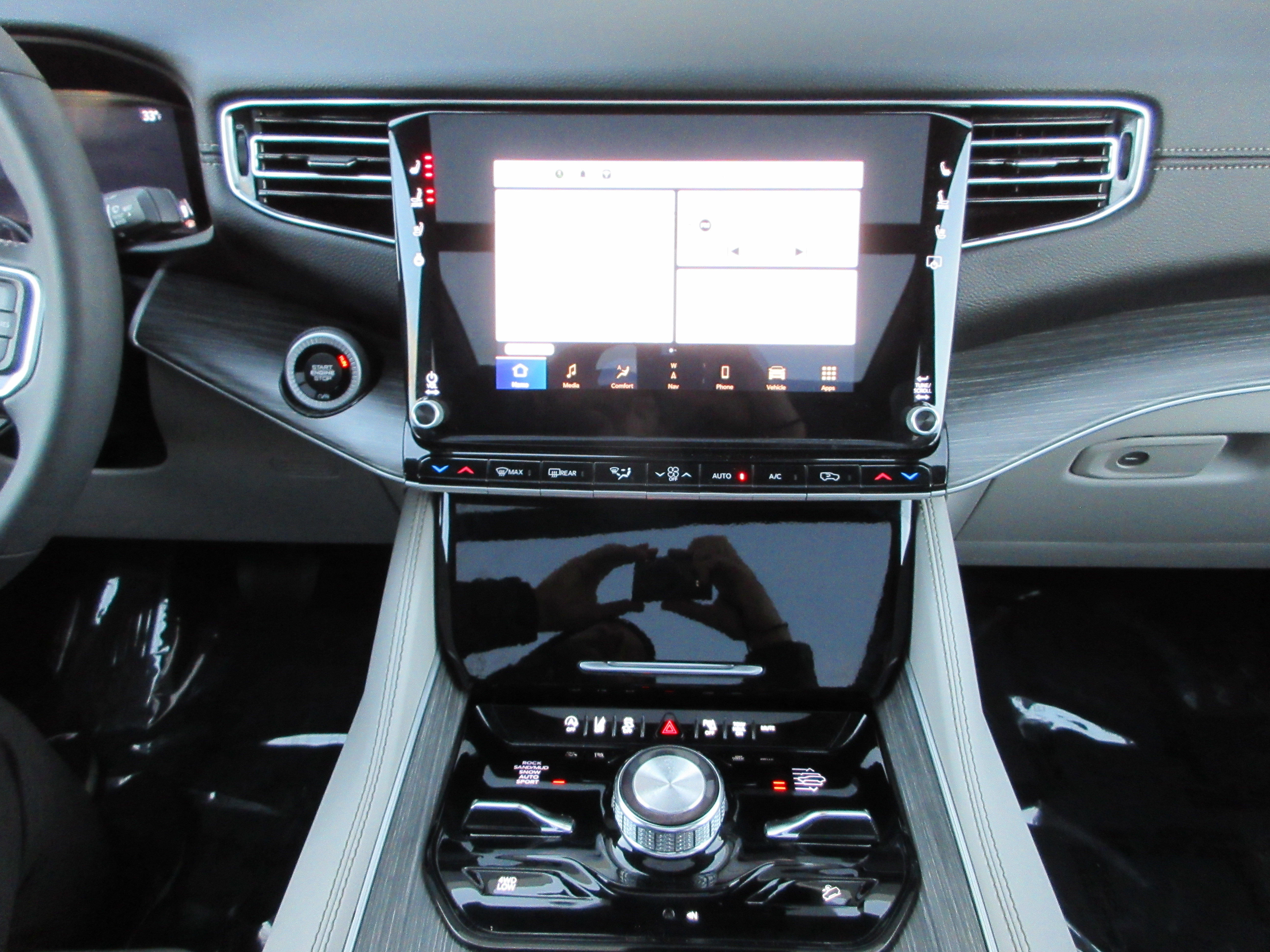 Used 2023 Jeep Wagoneer L Series III w/ Premium Group I image 44