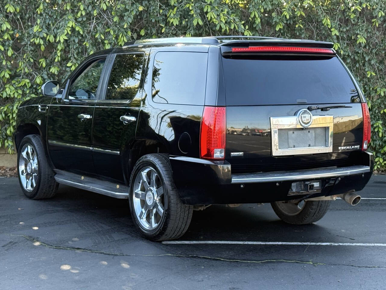 Used 2010 Cadillac Escalade Luxury image 5
