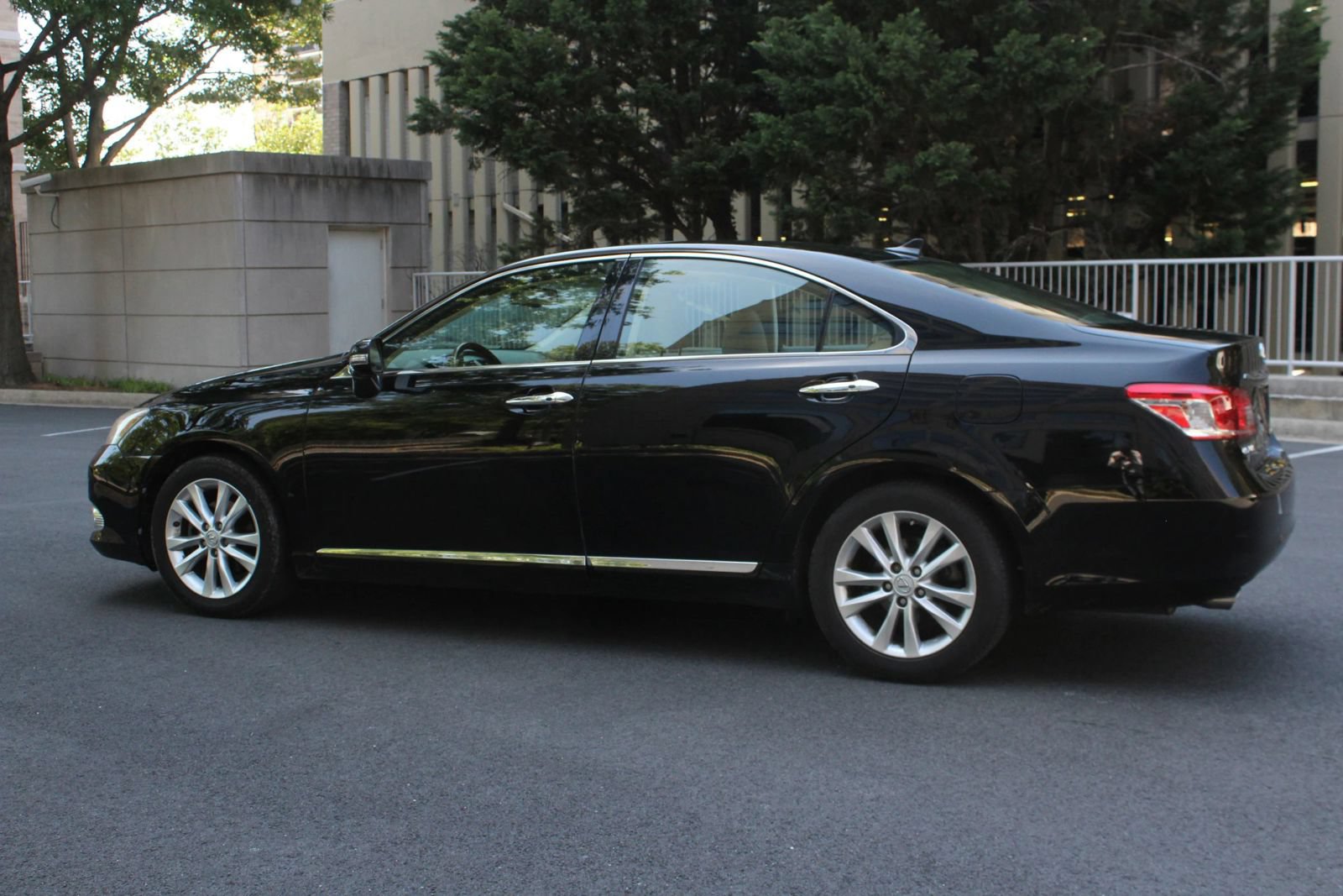 Used 2010 Lexus ES 350 FWD image 9