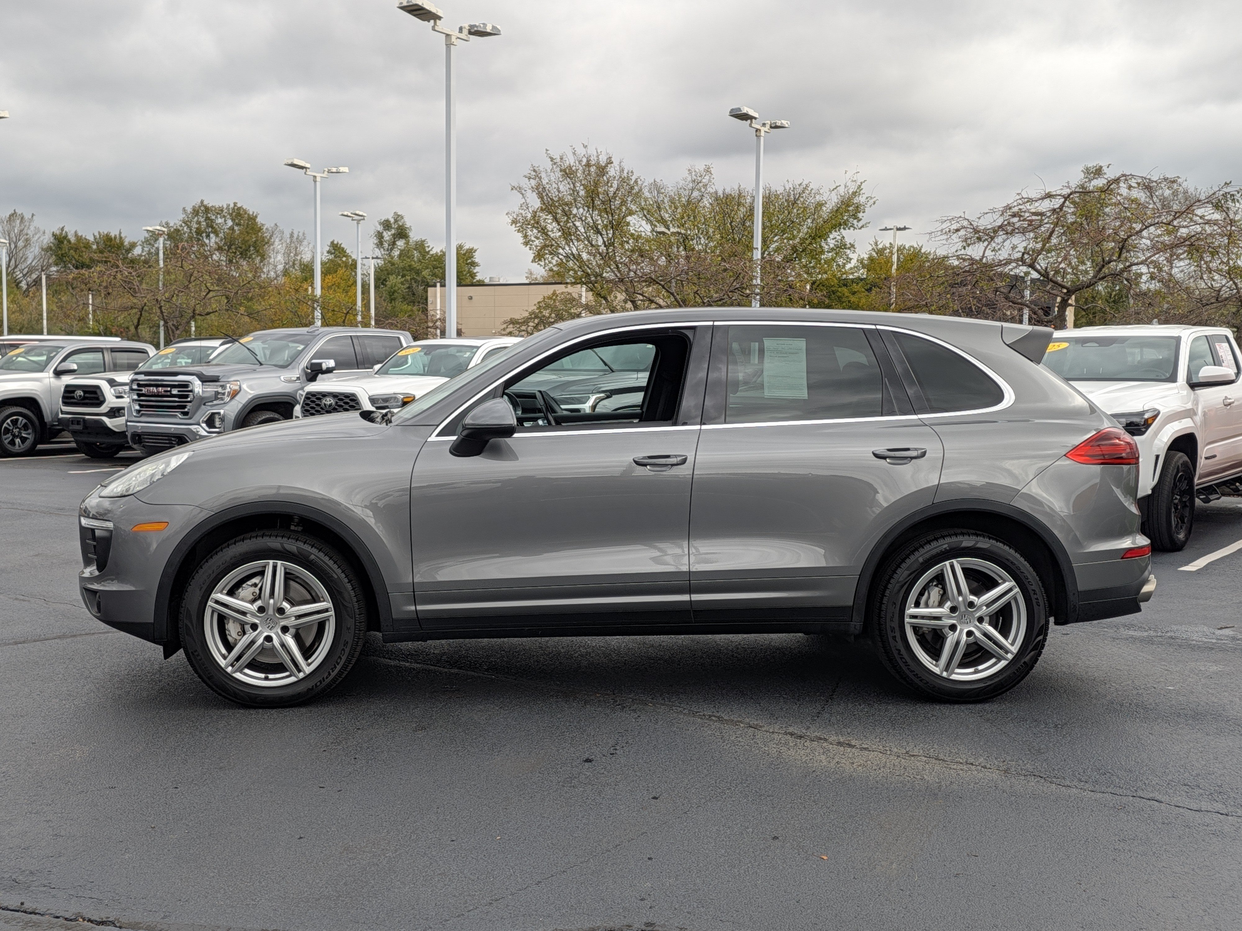 Used 2017 Porsche Cayenne S AWD/4WD image 5