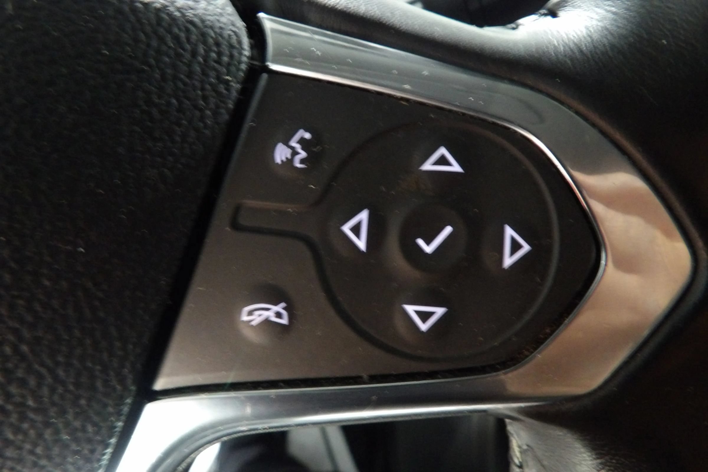 Used 2019 Chevrolet Traverse LT w/ LPO, Floor Liner Package AWD/4WD image 22