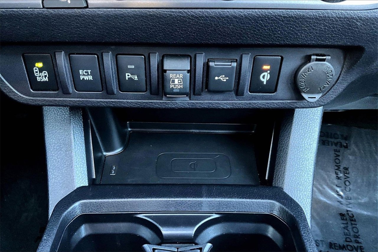 Used 2022 Toyota Tacoma Limited image 16