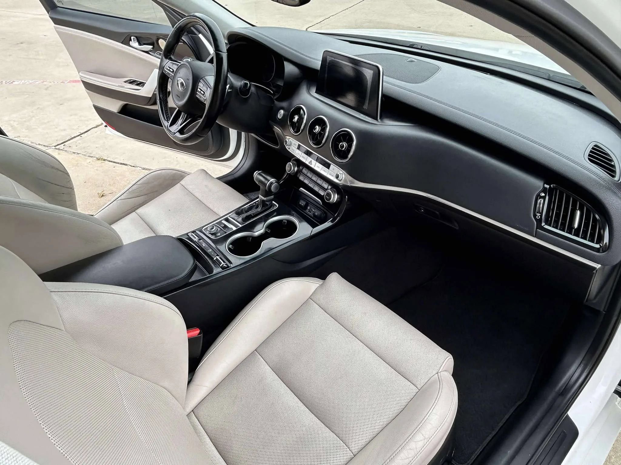 Used 2018 Kia Stinger Premium image 22