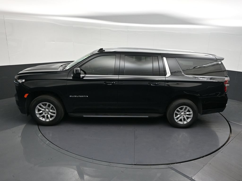 Used 2024 Chevrolet Suburban LS RWD image 17