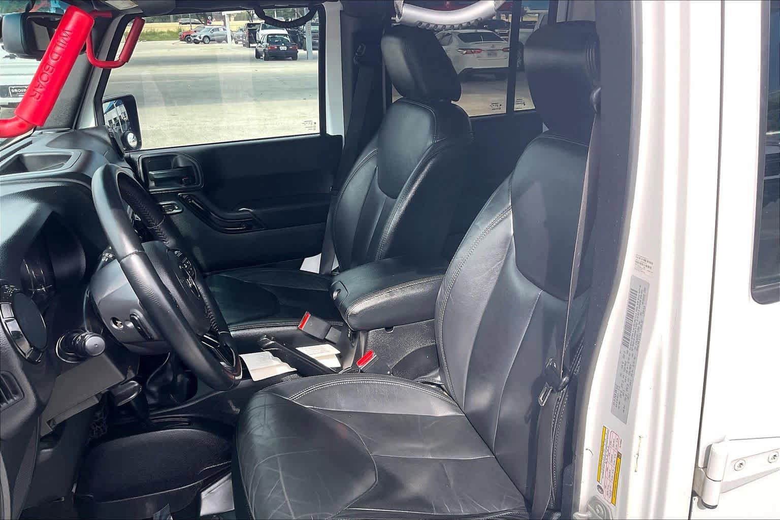 Used 2015 Jeep Wrangler Unlimited Sahara AWD/4WD image 9