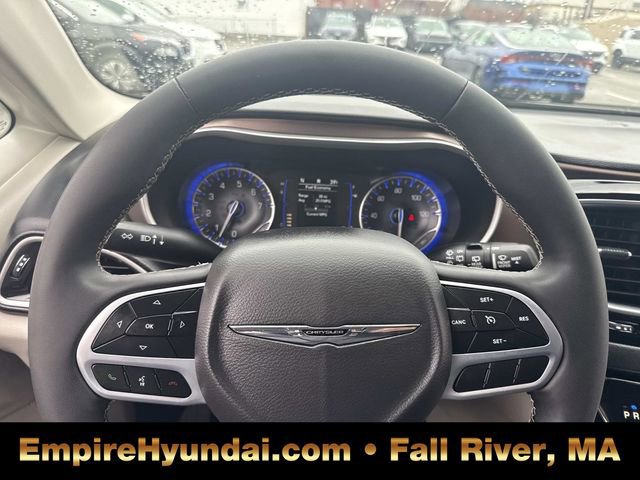 Used 2023 Chrysler Voyager LX image 27