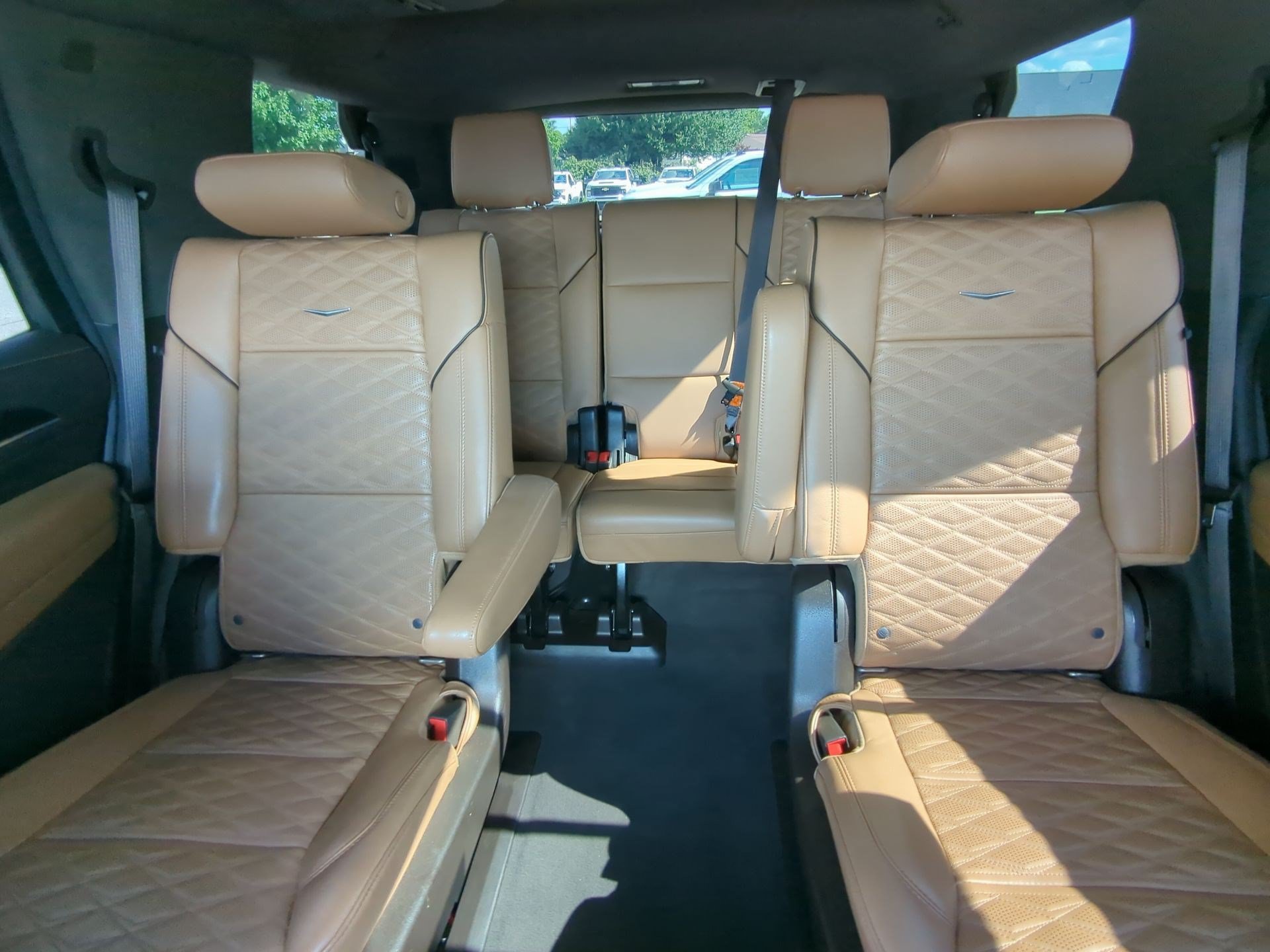 Used 2022 Cadillac Escalade Premium Luxury RWD image 21