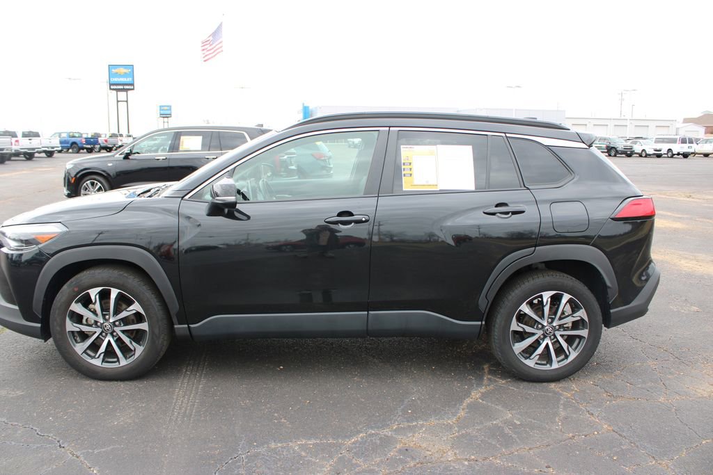 Used 2024 Toyota Corolla Cross XLE image 6