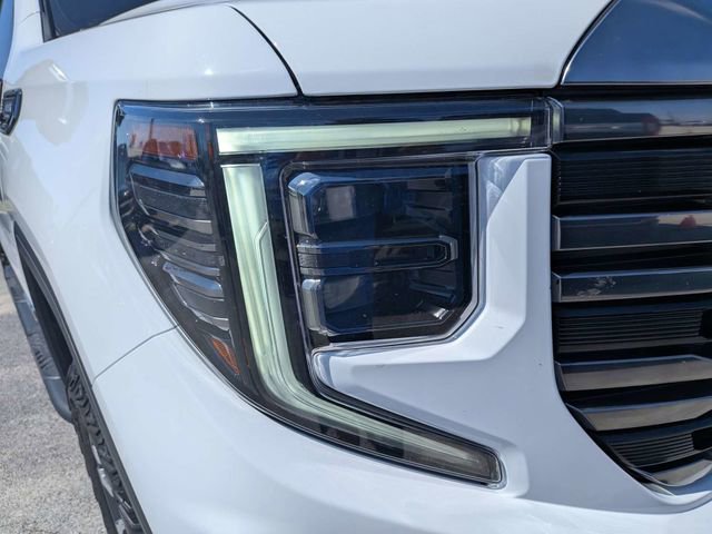 Used 2022 GMC Sierra 1500 AT4 w/ Technology Package AWD/4WD image 9