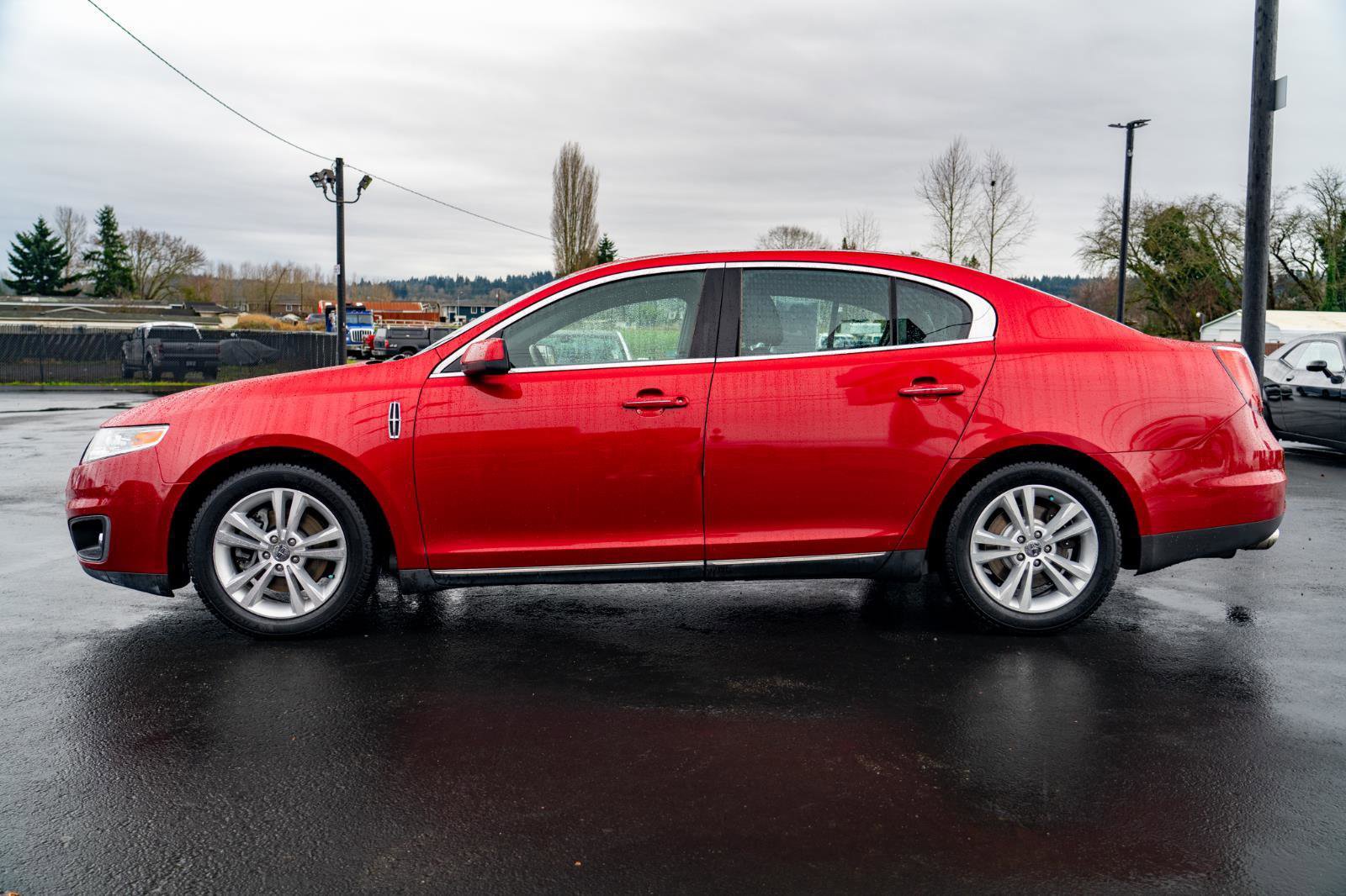 Used 2010 Lincoln MKS image 12