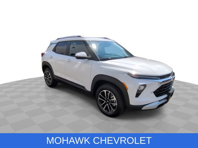 Used 2025 Chevrolet TrailBlazer LT w/ Convenience Package AWD/4WD image 2
