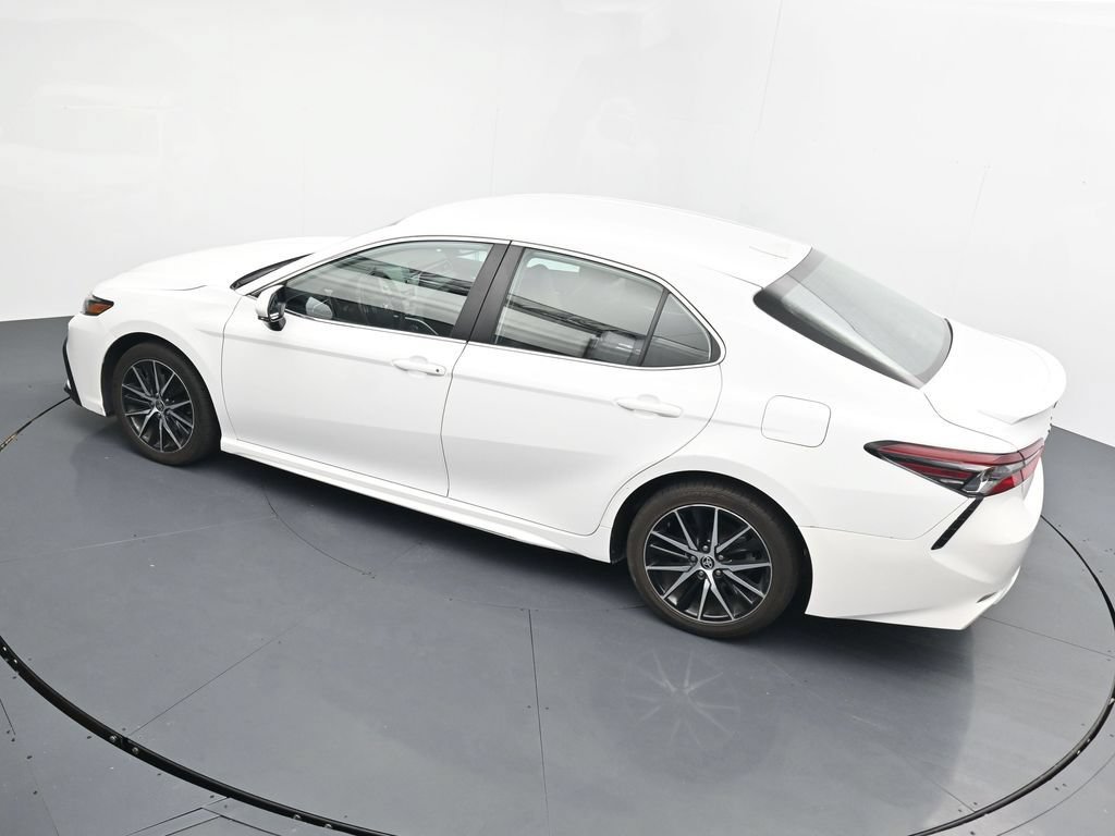 Used 2024 Toyota Camry SE w/ Cold Weather Package FWD image 27