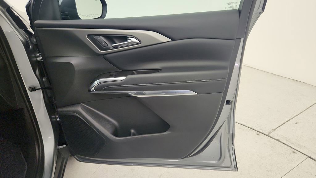 Certified 2025 Chevrolet Traverse LT w/ Driver Confidence Package image 33