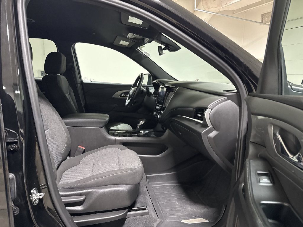 Used 2023 Chevrolet Traverse LT FWD image 21