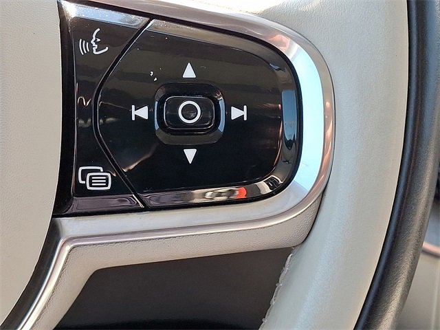 Used 2023 Volvo XC60 B6 Ultimate image 18