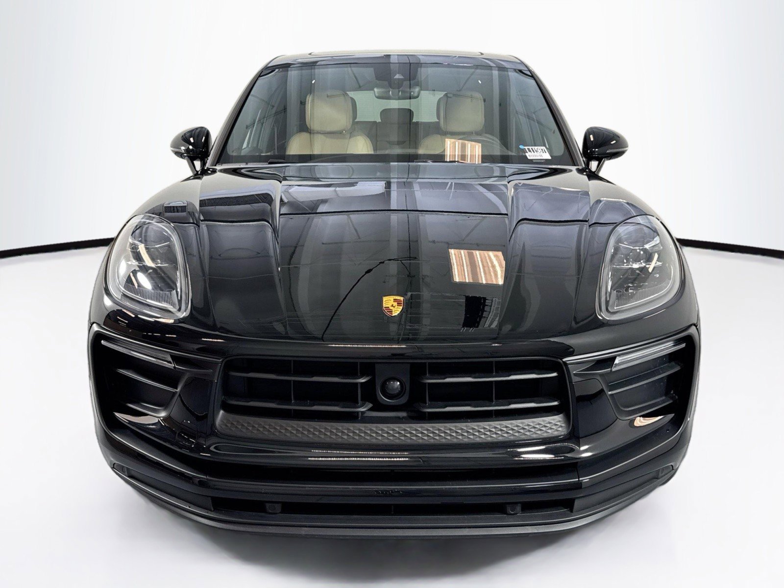 Certified 2025 Porsche Macan image 6
