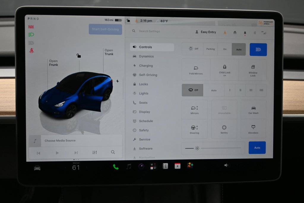 Used 2025 Tesla Model Y Long Range RWD image 24