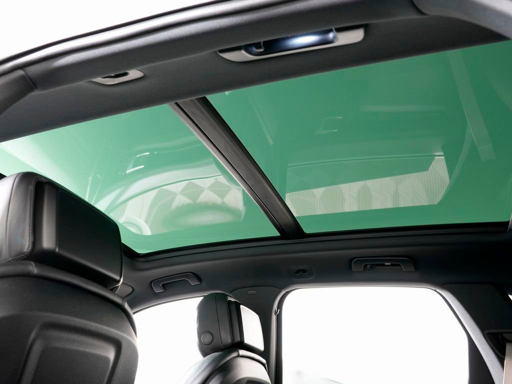 Certified 2022 Porsche Cayenne Platinum Edition image 18