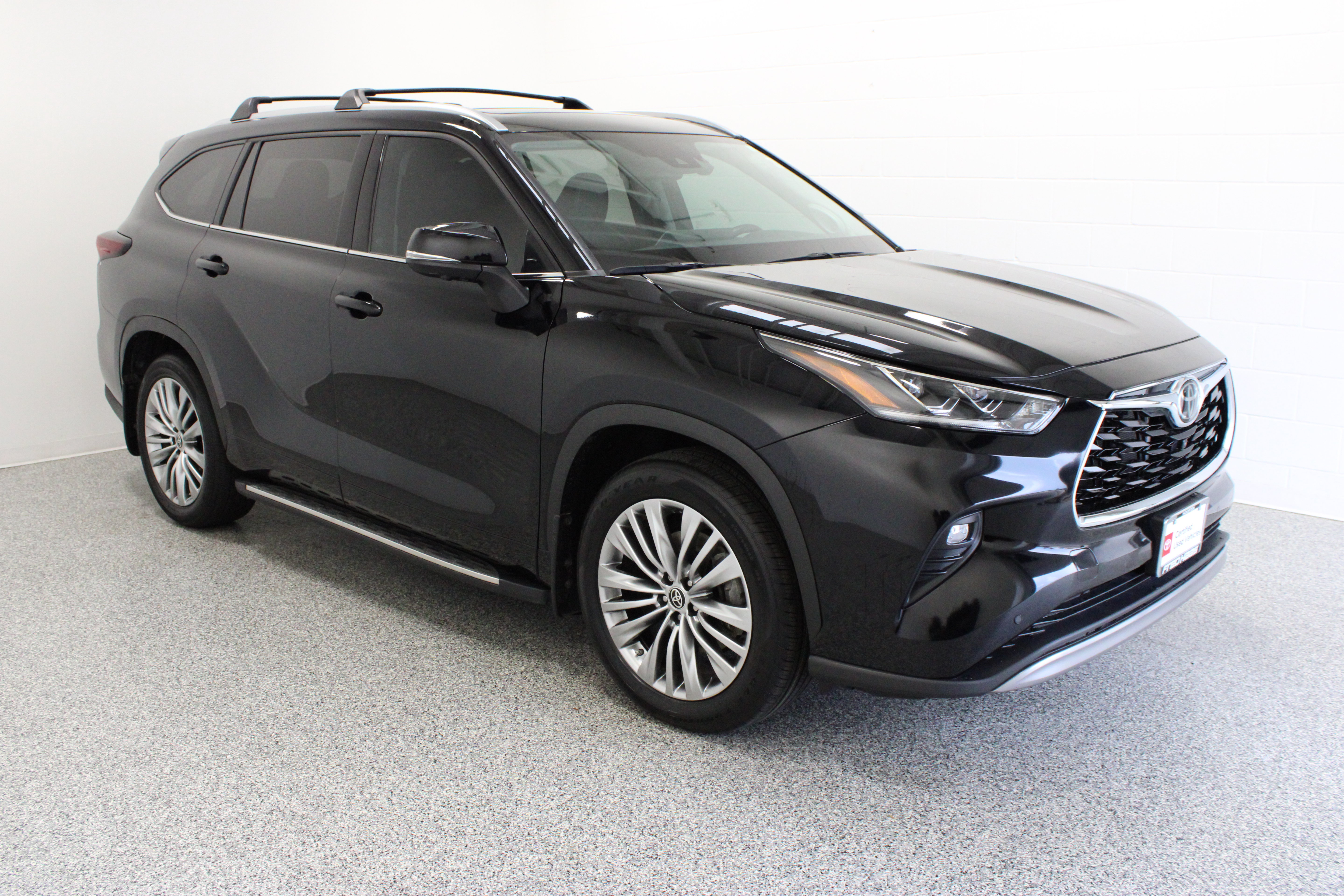 Used 2024 Toyota Highlander Platinum FWD image 4