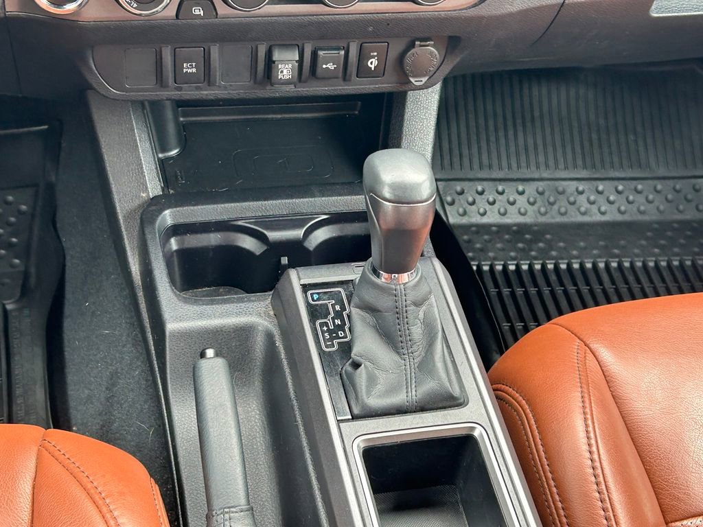 Certified 2022 Toyota Tacoma TRD Off-Road AWD/4WD image 21