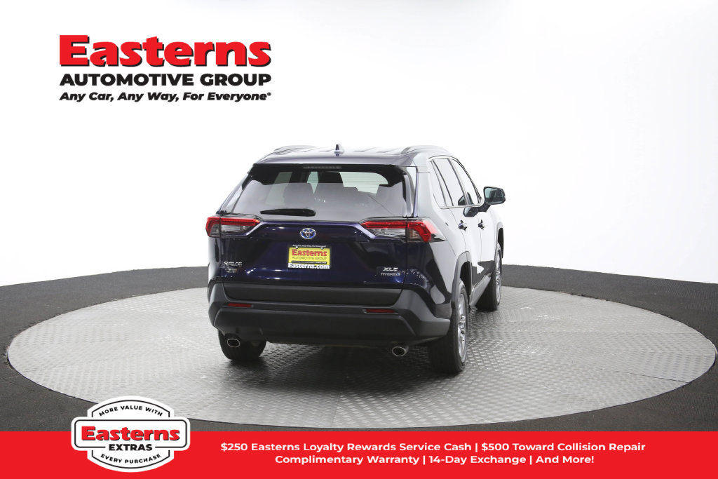 Used 2024 Toyota RAV4 XLE AWD/4WD image 38