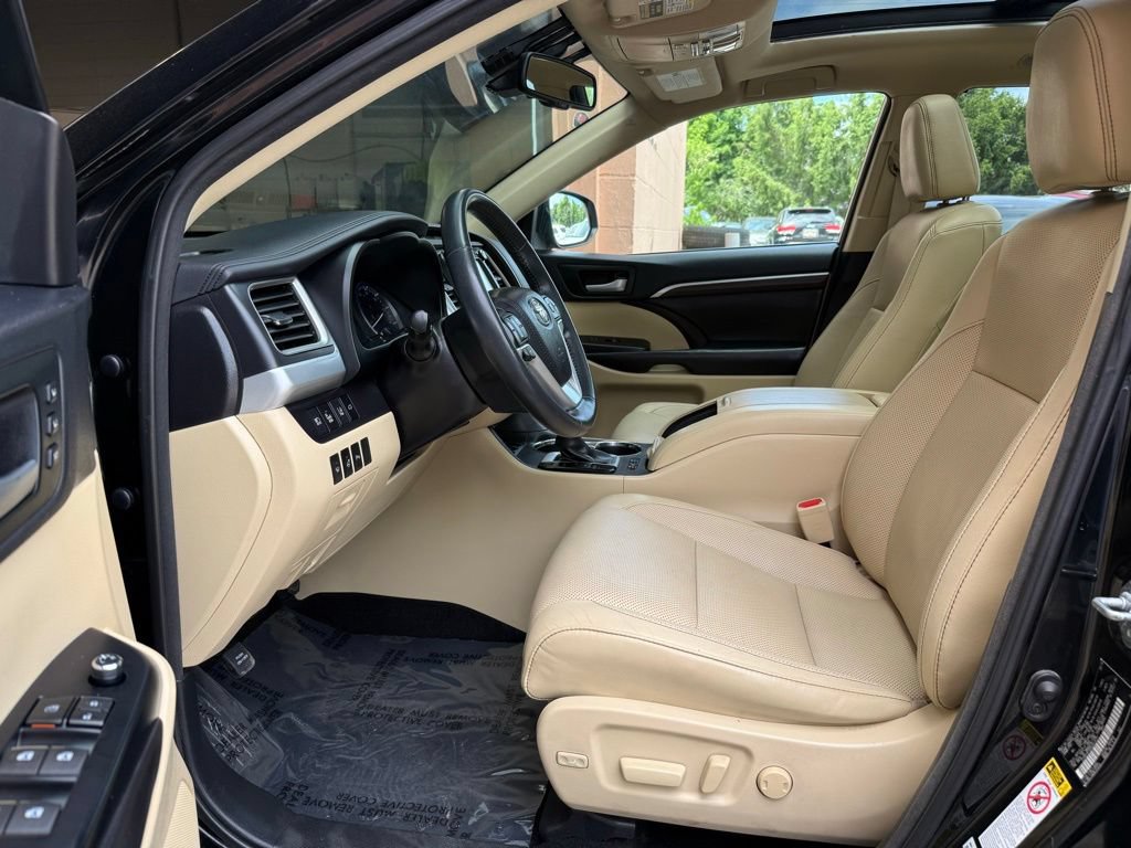 Used 2016 Toyota Highlander Limited Platinum AWD/4WD image 9