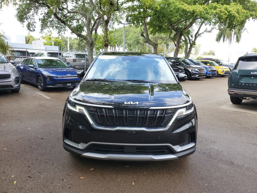 Used 2022 Kia Carnival EX FWD image 2