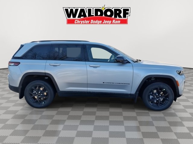 New 2026 Jeep Grand Cherokee Altitude AWD/4WD image 2