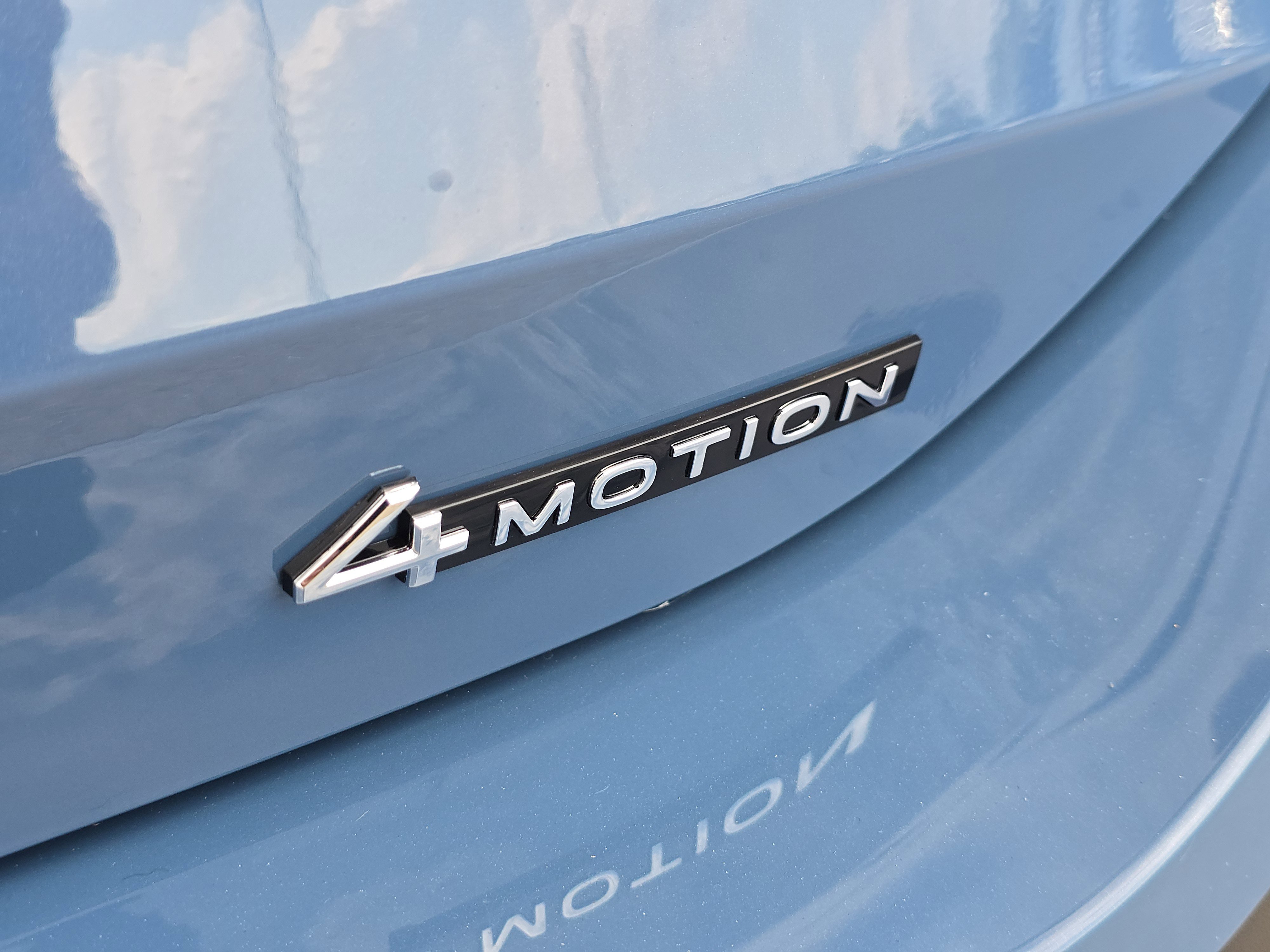 New 2025 Volkswagen Tiguan SE image 10