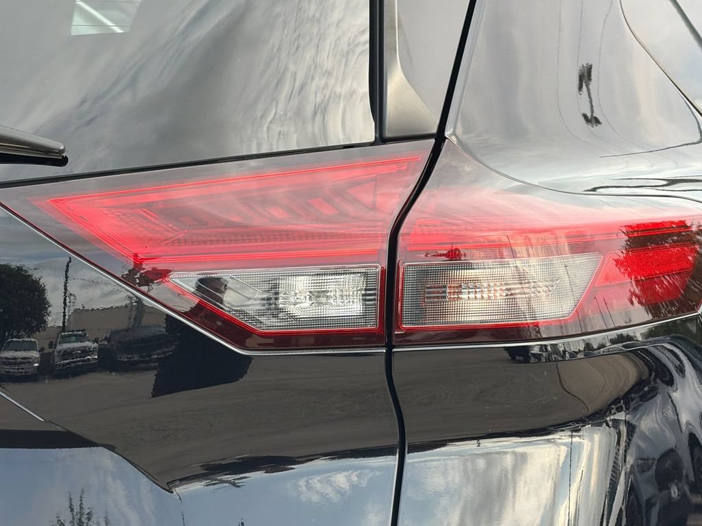 Used 2021 Nissan Rogue S FWD image 27