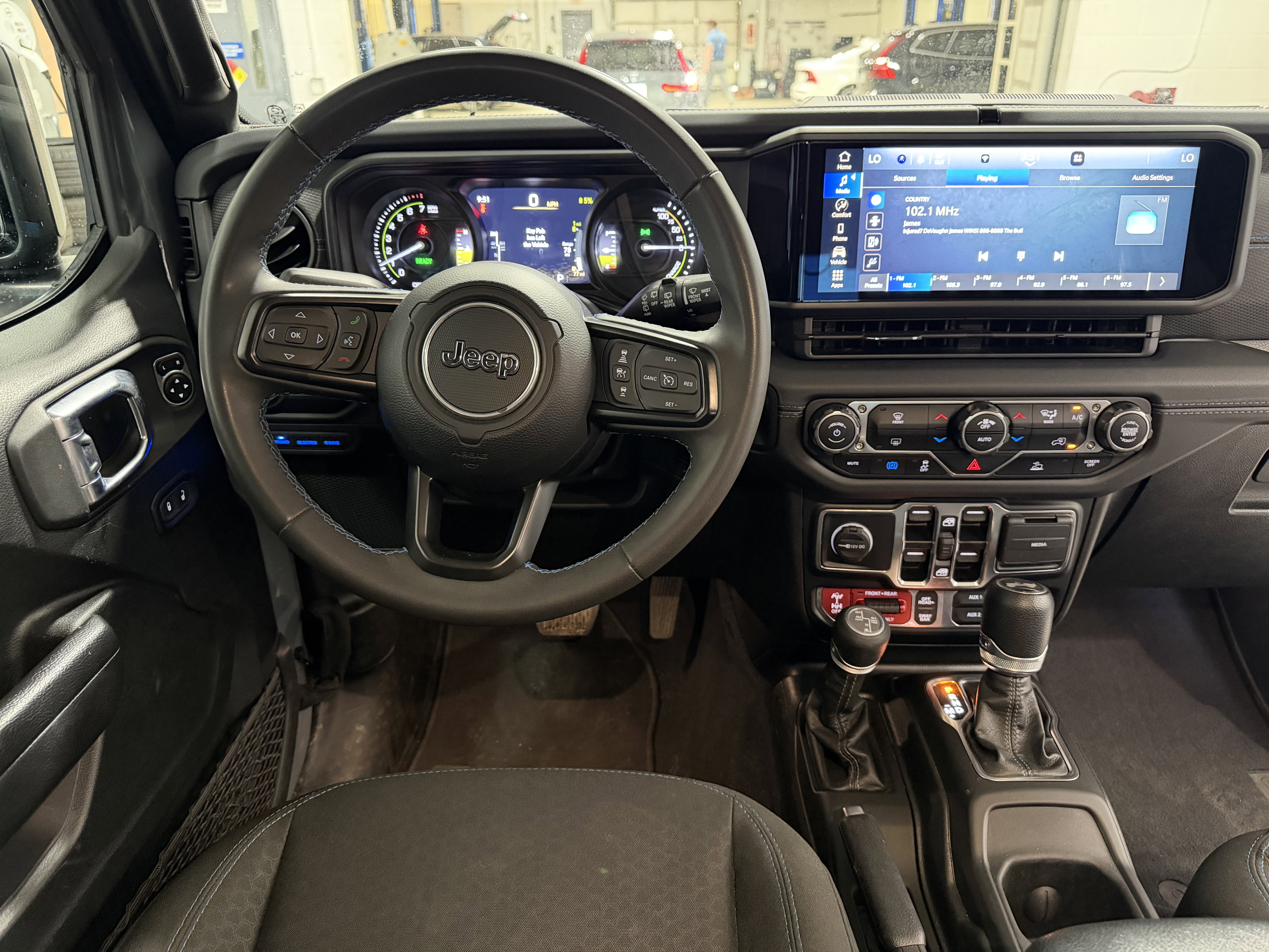 Used 2024 Jeep Wrangler Unlimited Rubicon 4xe image 30