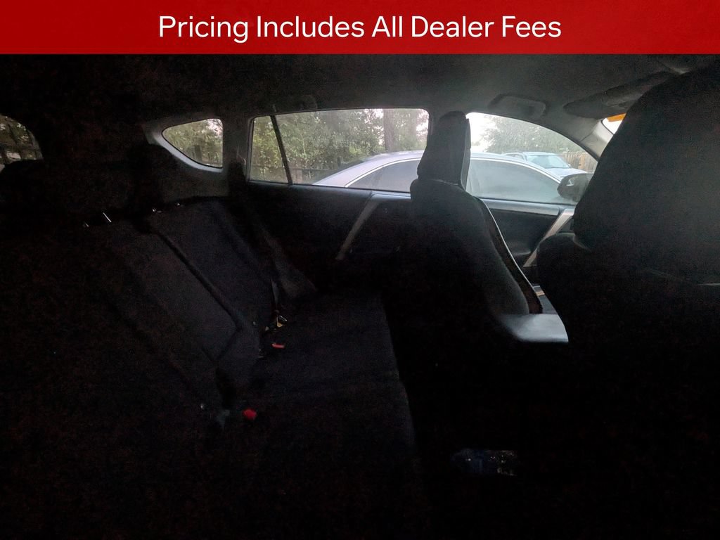 Used 2018 Toyota RAV4 LE FWD image 9