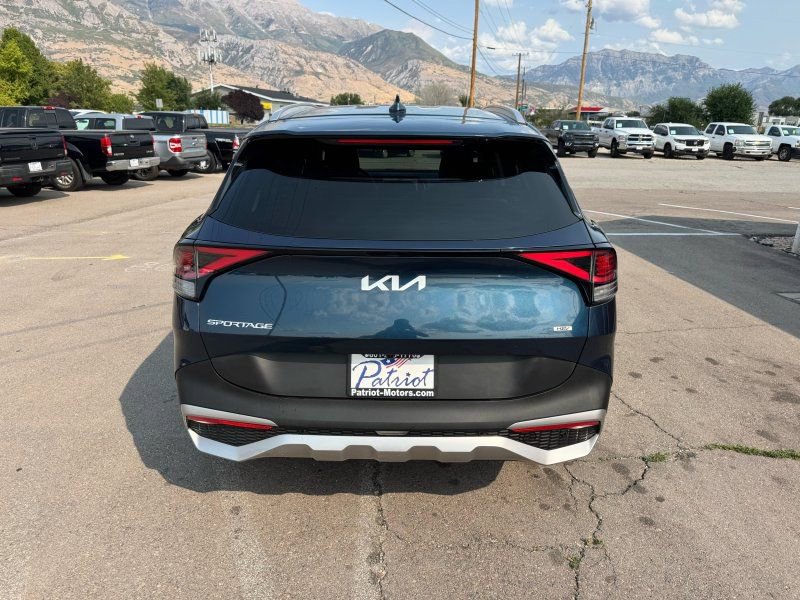 Used 2023 Kia Sportage EX image 4