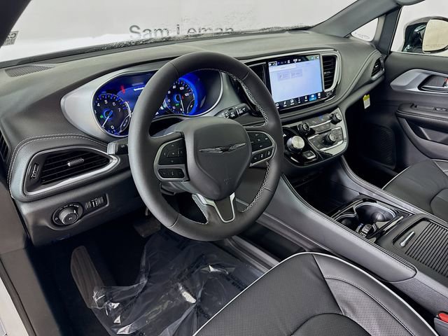 New 2026 Chrysler Pacifica Limited w/ Uconnect Theater Family Group image 9