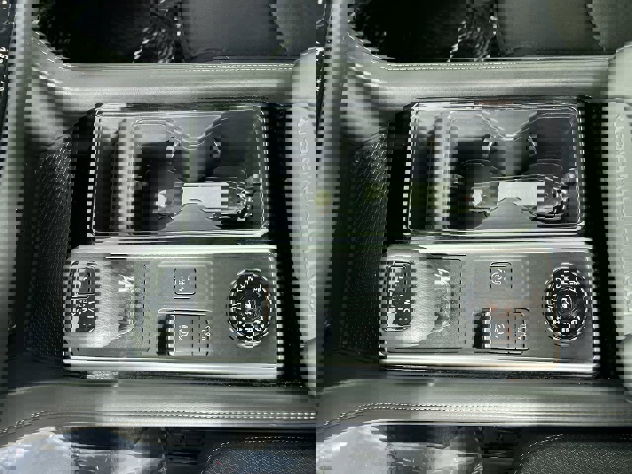 Used 2024 Nissan Pathfinder SV image 22