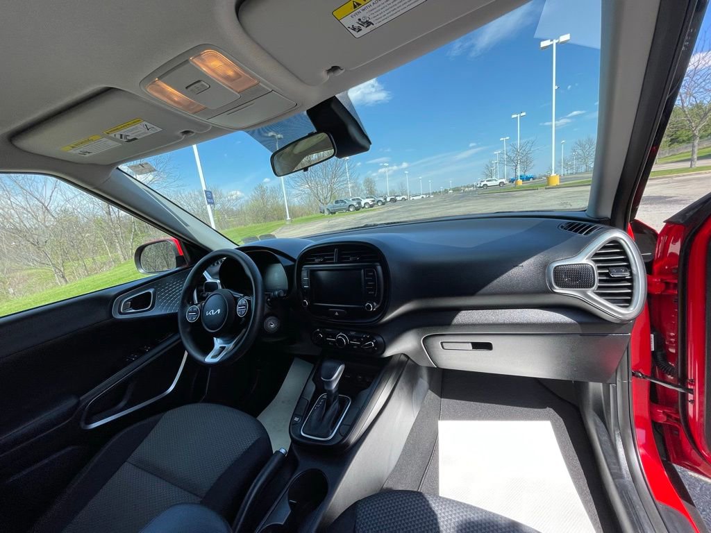 Certified 2023 Kia Soul LX w/ LX Technology Package FWD image 10