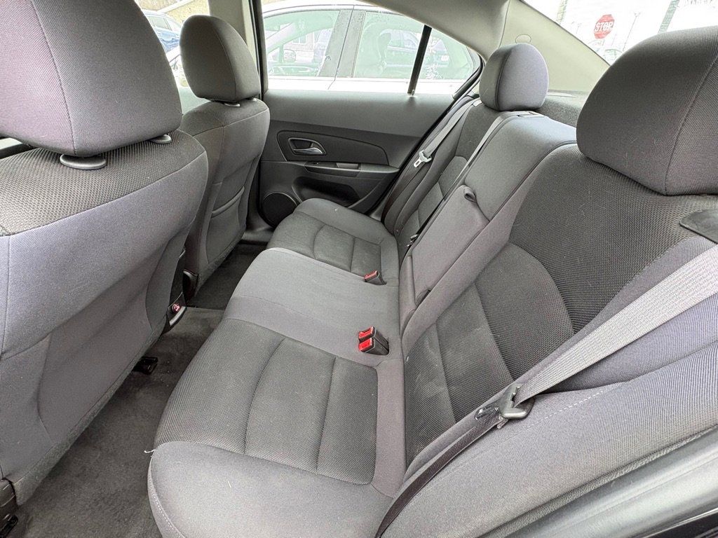 Used 2015 Chevrolet Cruze LT w/ Technology Package image 11