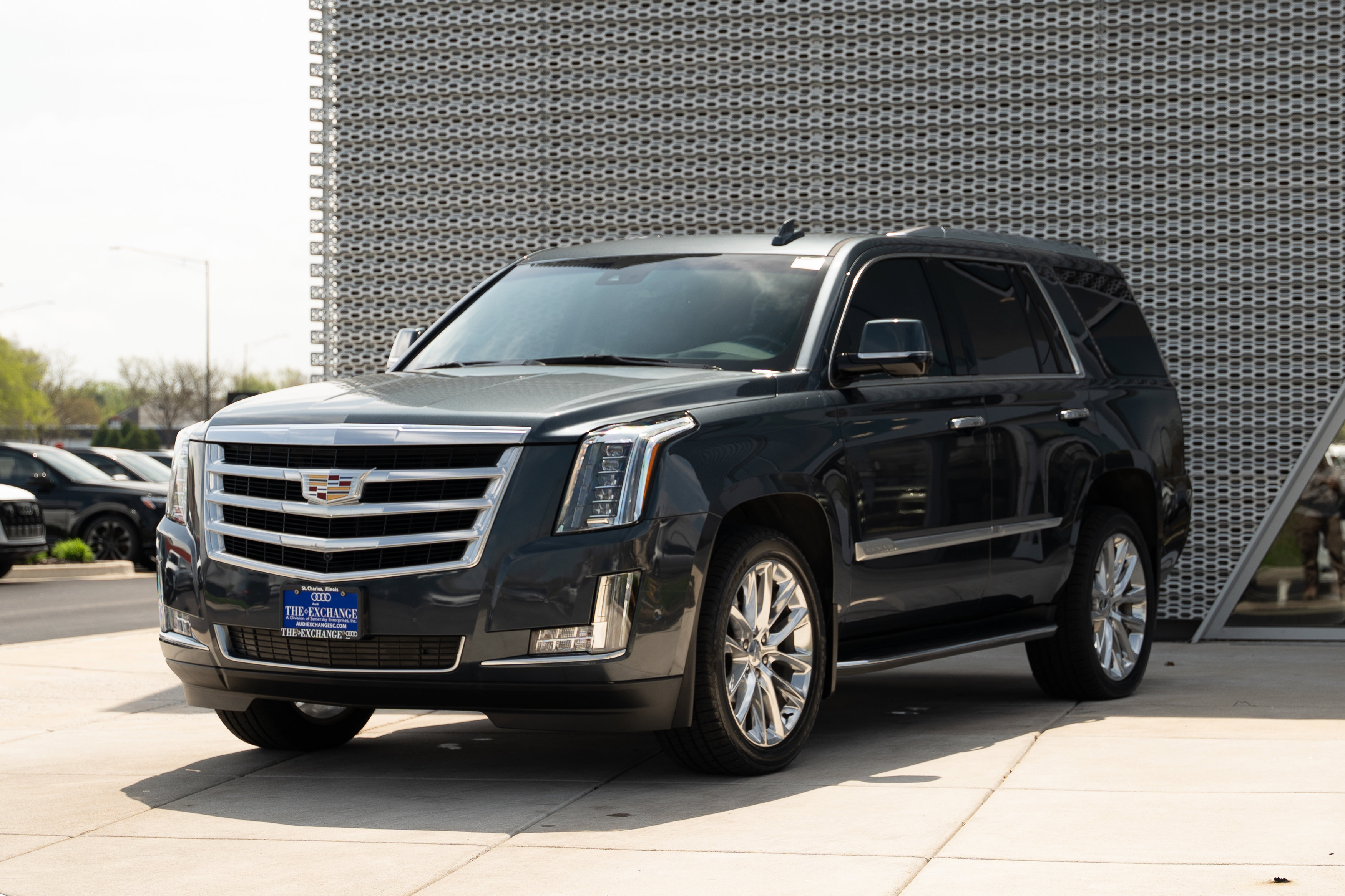 Used 2020 Cadillac Escalade Luxury AWD/4WD image 6