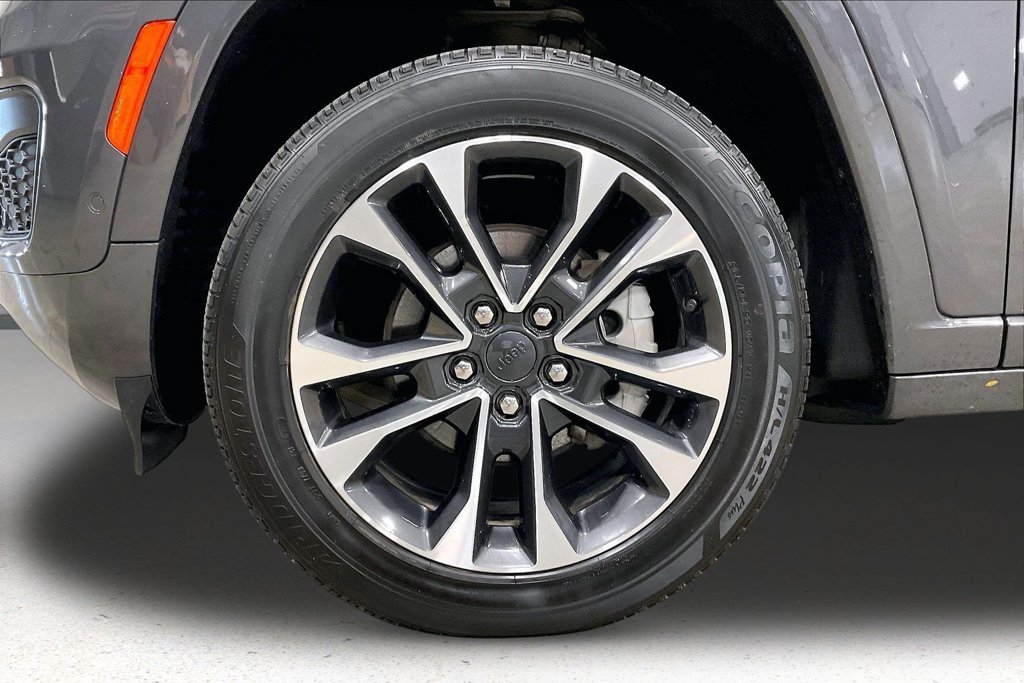 Used 2022 Jeep Grand Cherokee Overland AWD/4WD image 35