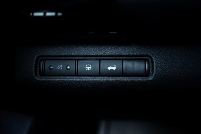 Used 2025 Nissan Pathfinder SV image 16