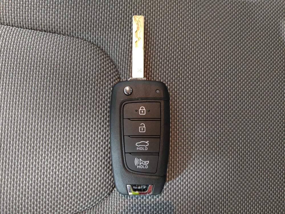 Used 2025 Hyundai Elantra SE w/ Cargo Package image 32