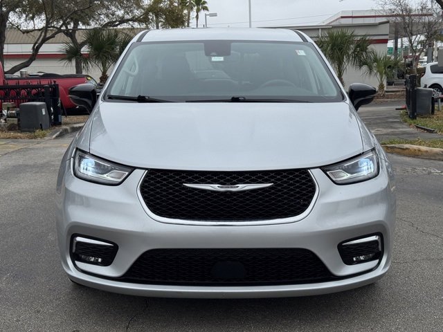 Used 2024 Chrysler Pacifica Touring-L image 7