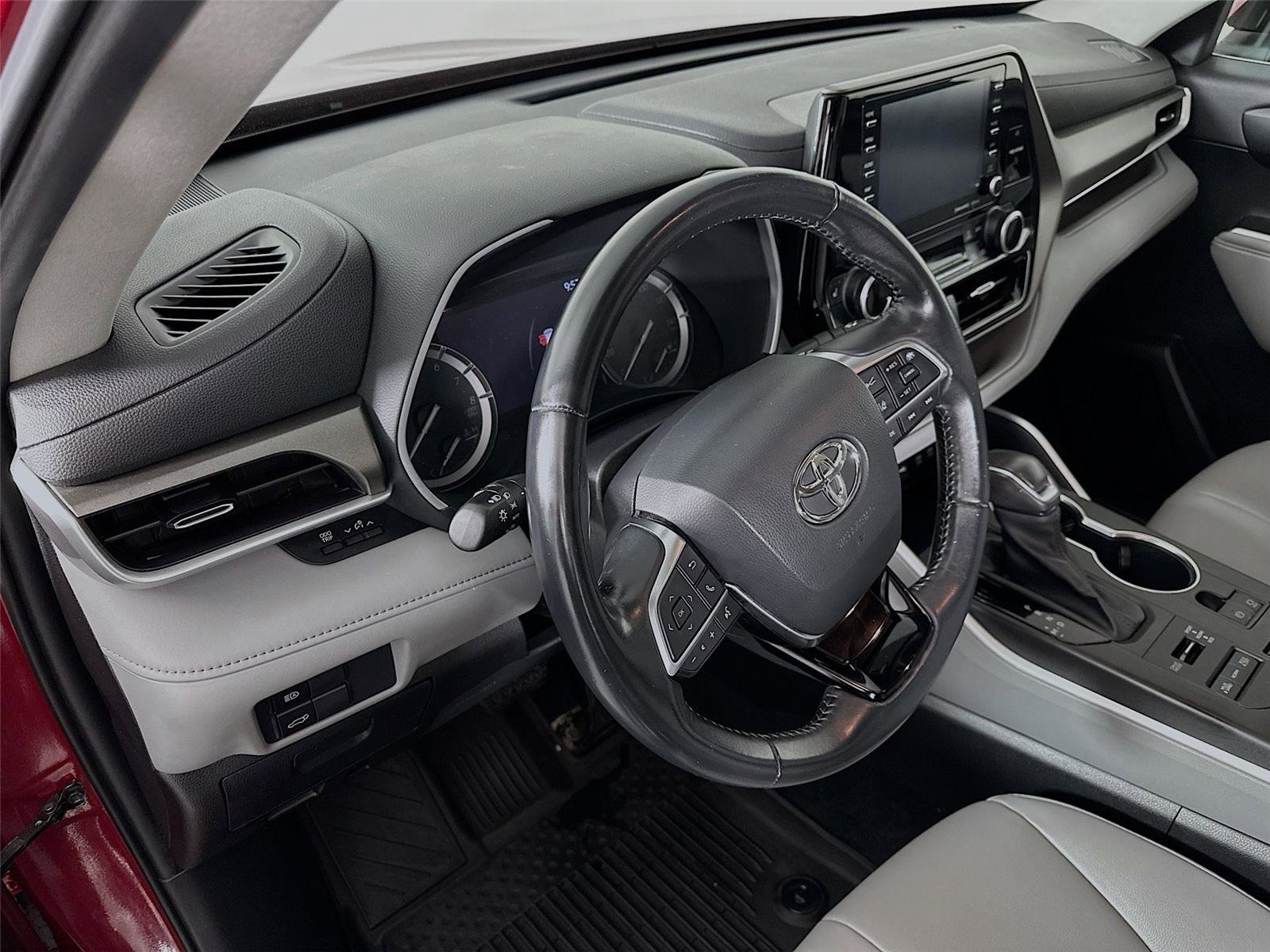 Certified 2021 Toyota Highlander XLE AWD/4WD image 24