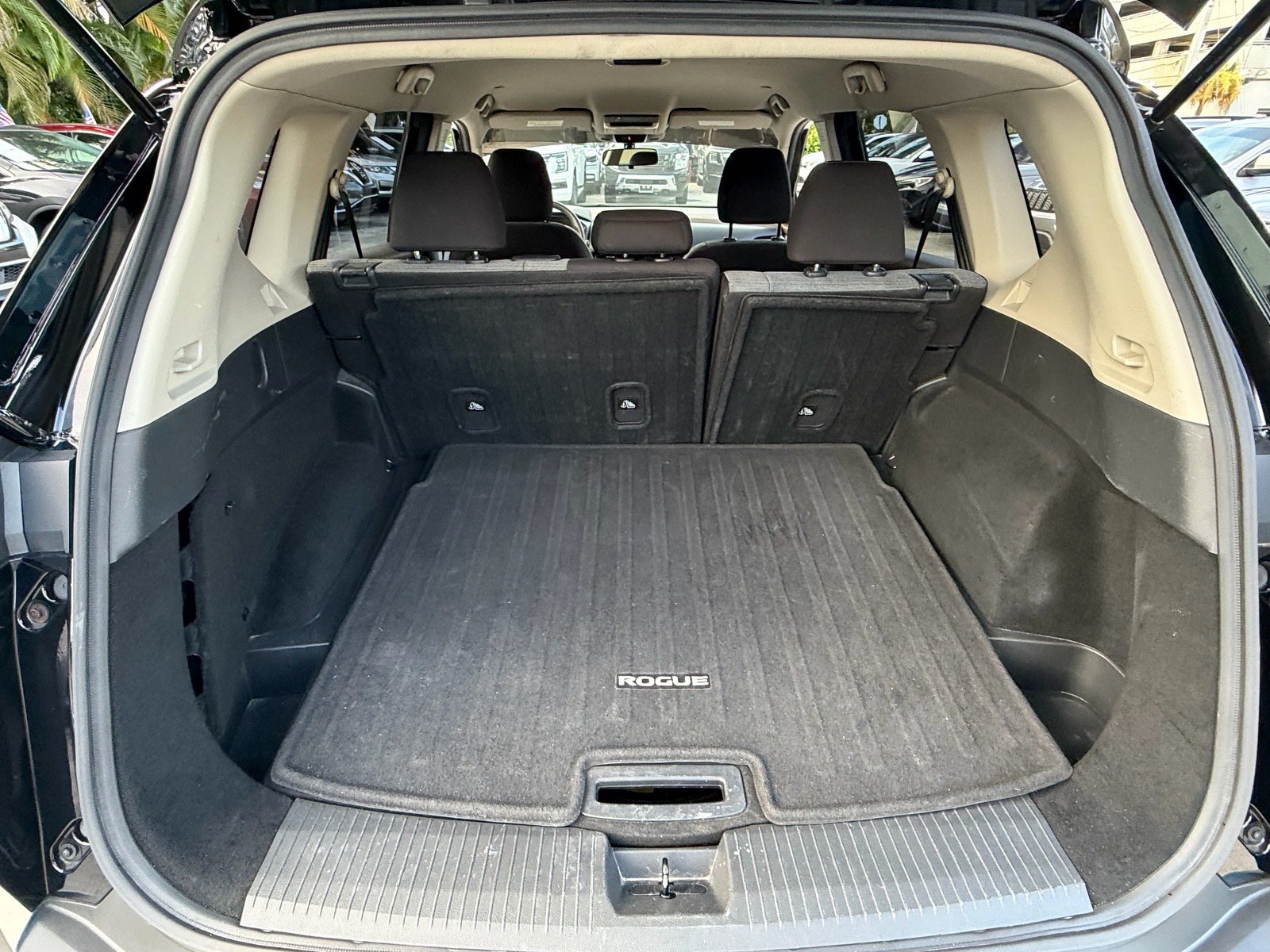 Used 2023 Nissan Rogue SV FWD image 15
